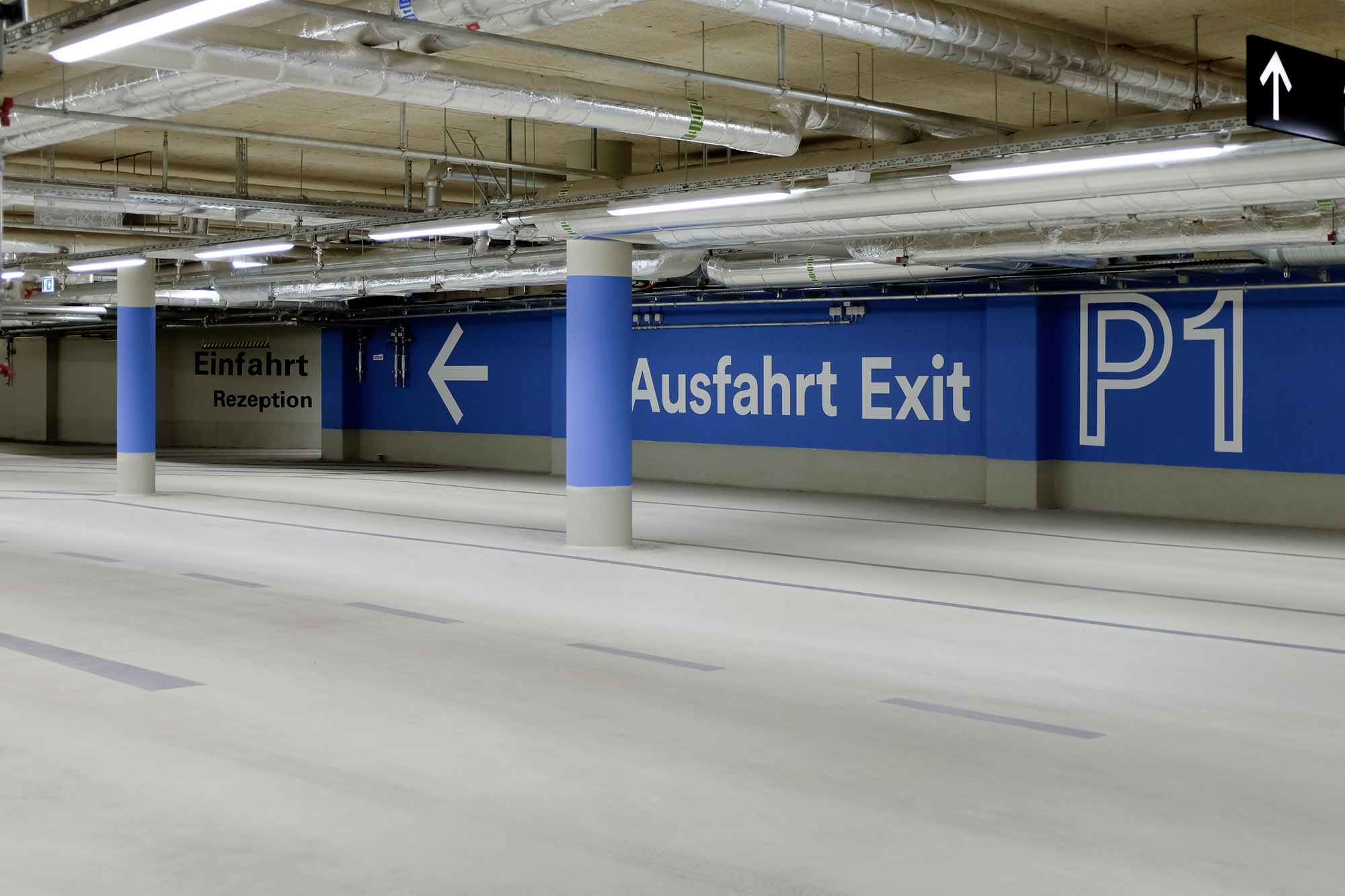 Wandwegweiser Tiefgarage