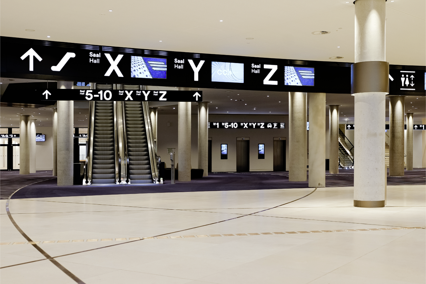 Foyer – Hauptwegweisung mit Digital Signage