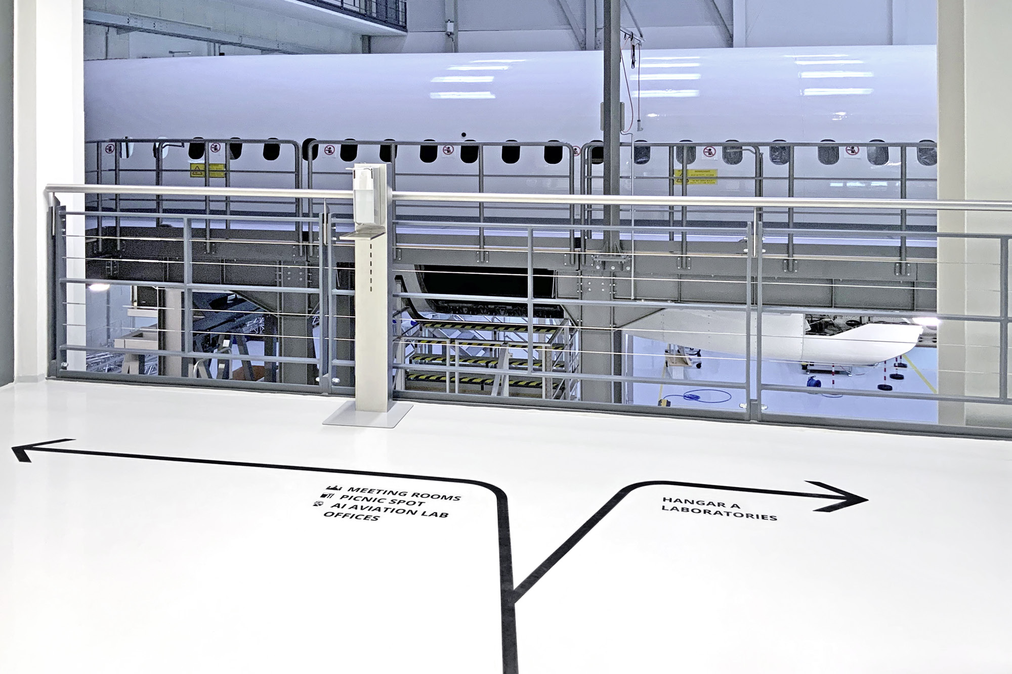 Signalétique directionnelle au sol