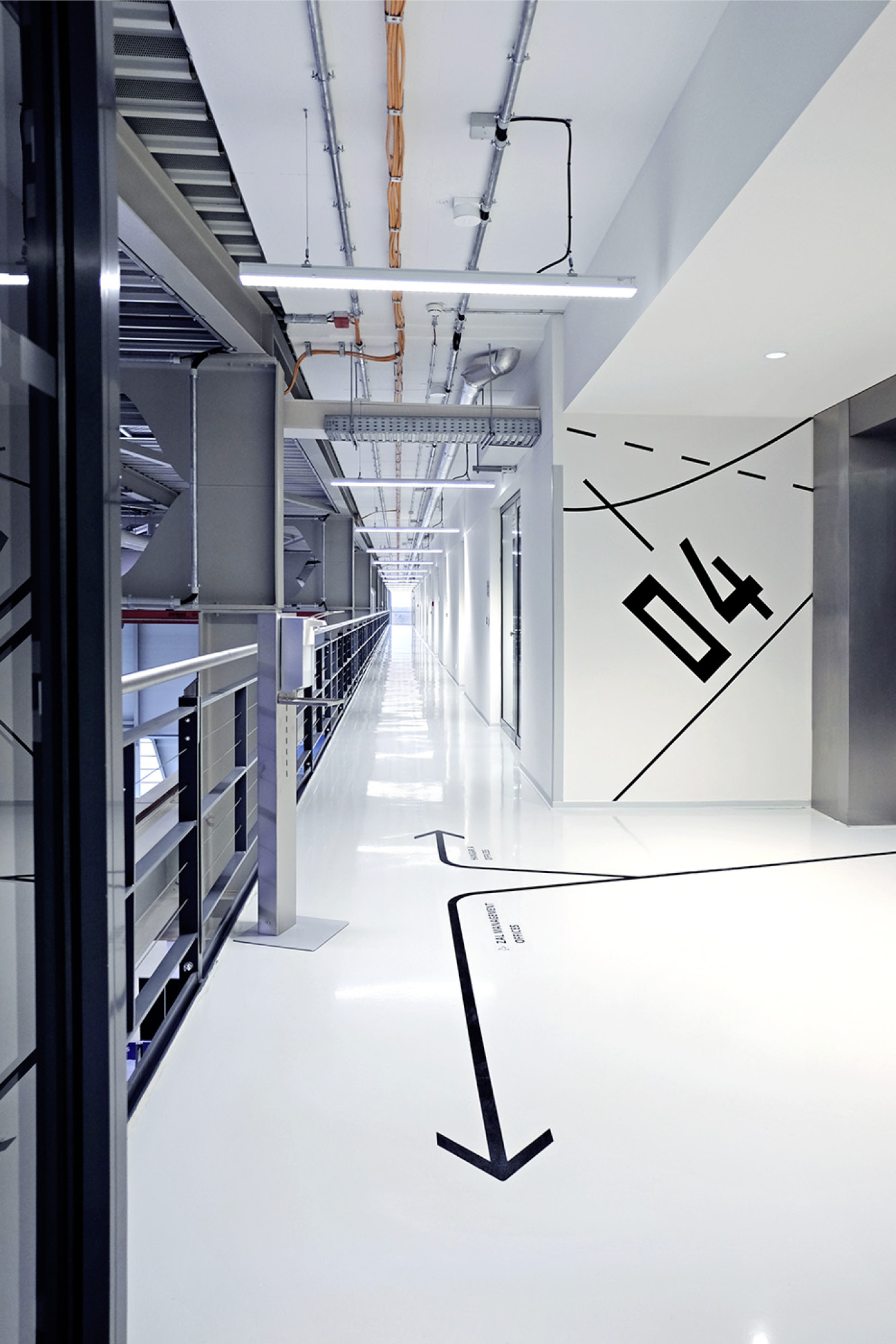 Motif mural et repère de niveau hall d‘ascenseur / signalétique directionnelle au sol