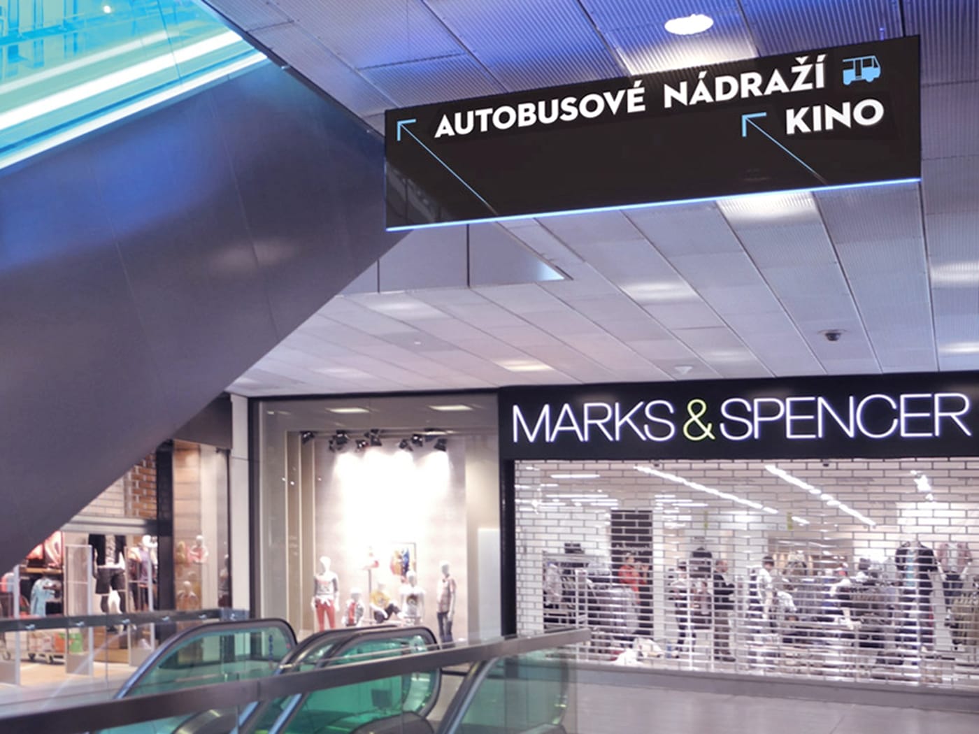 Panneau directionnel suspendu