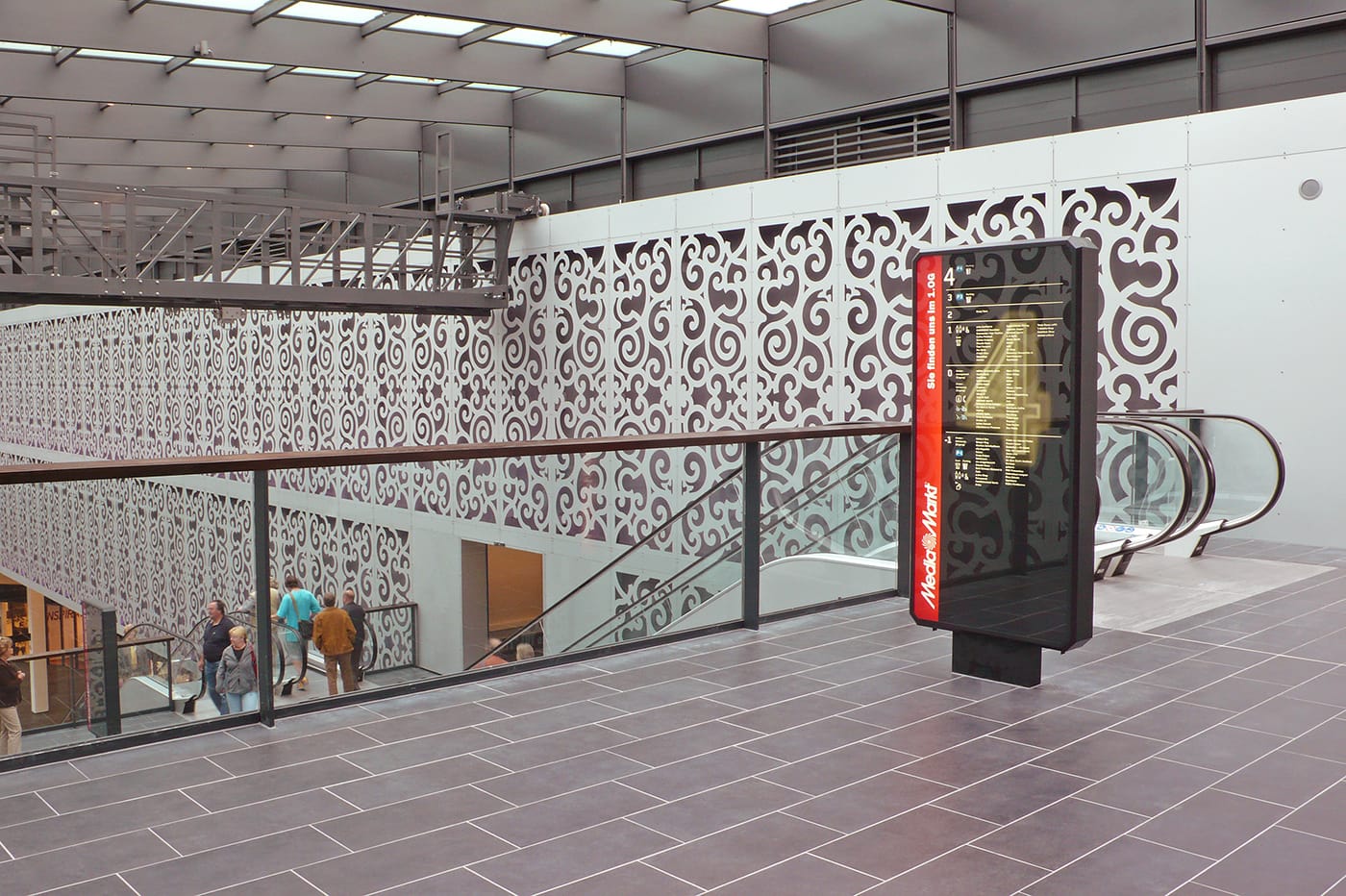 Totem avec répertoire de niveaux magasins