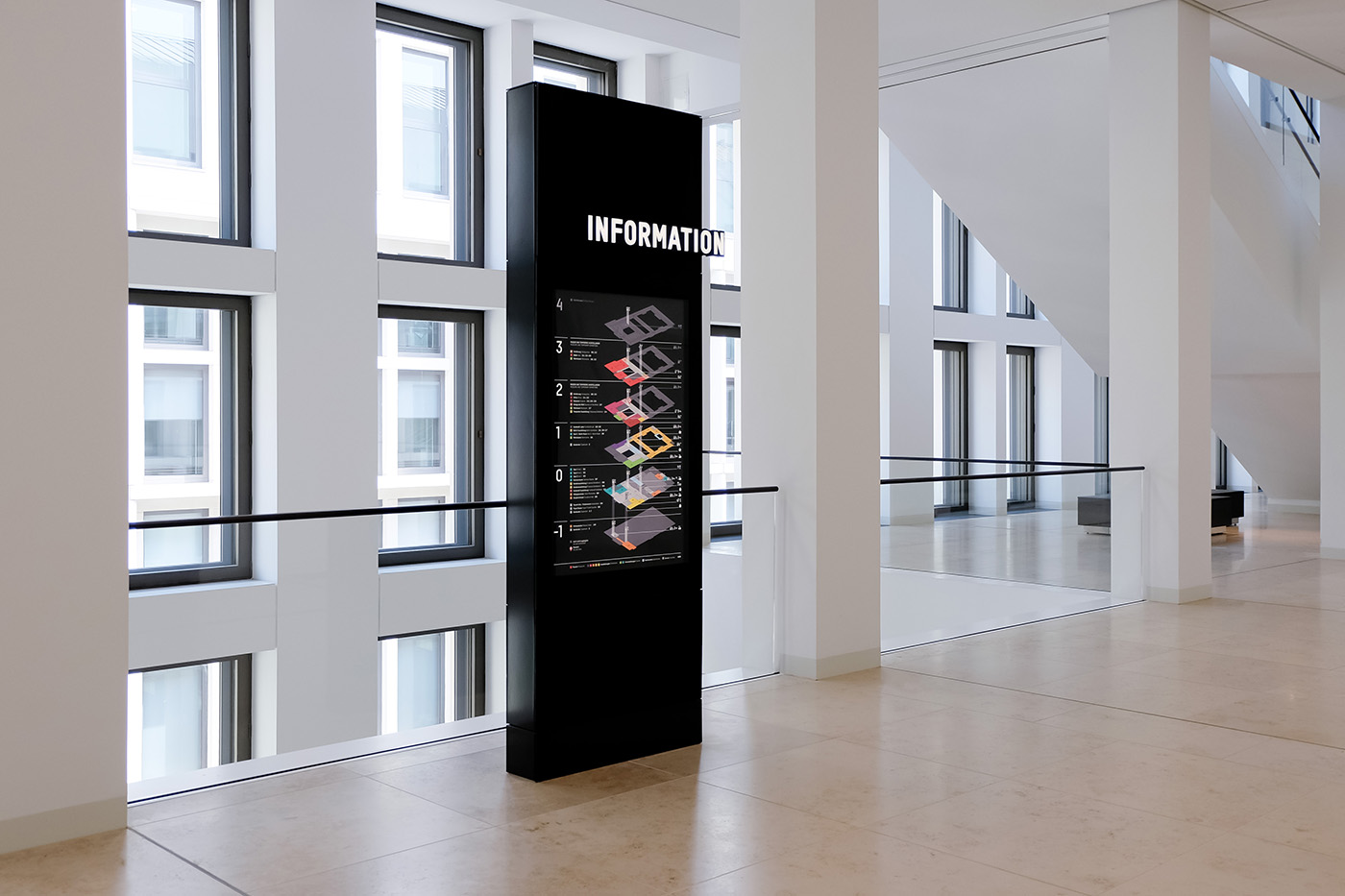 Informationsstele mit Lageplan