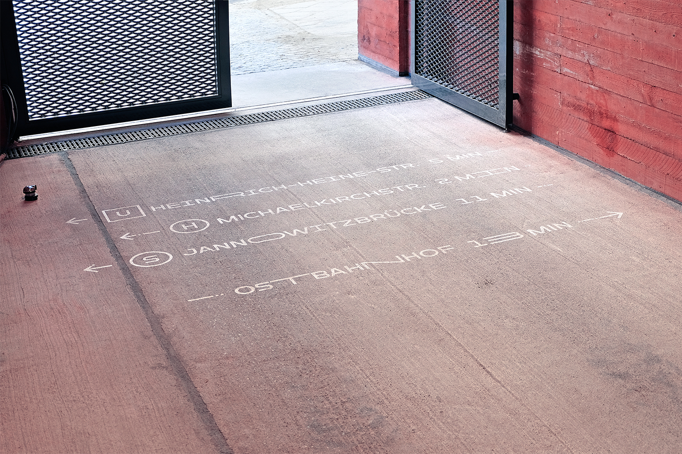 Public transports directional floor sign