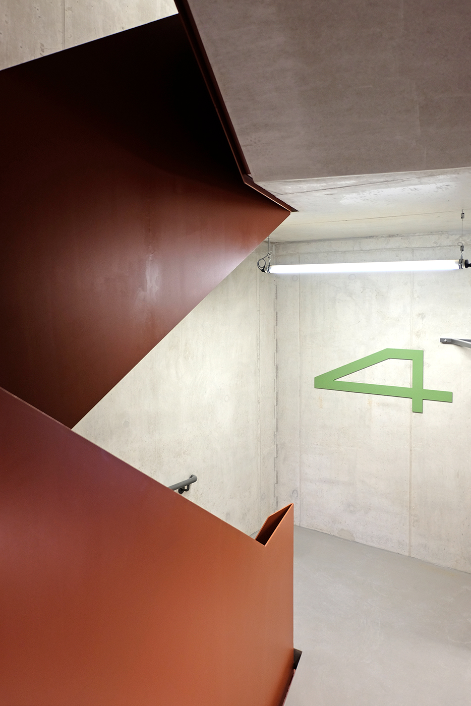 Level identification sign