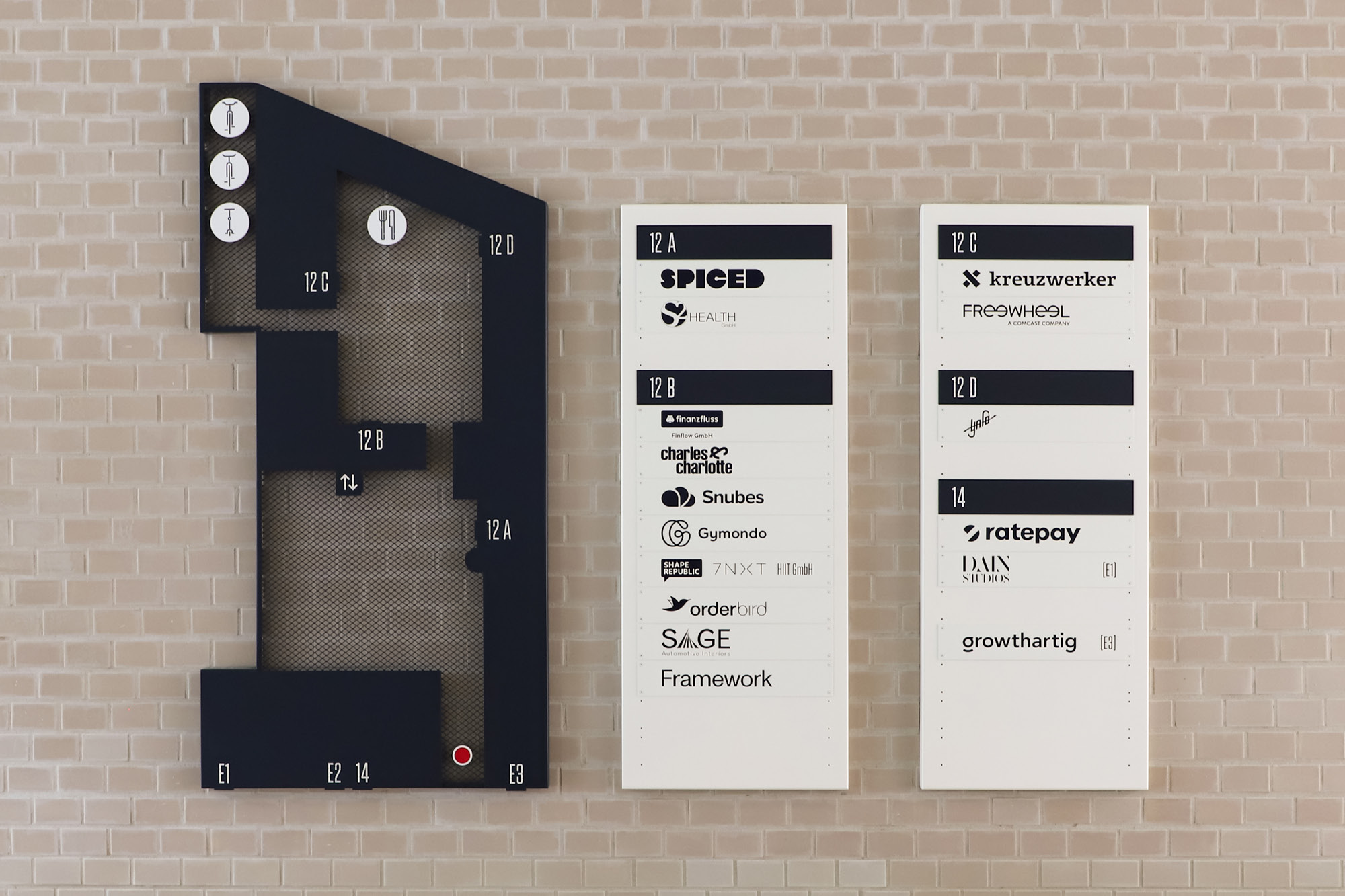 Plan d’ensemble avec panneaux locataires