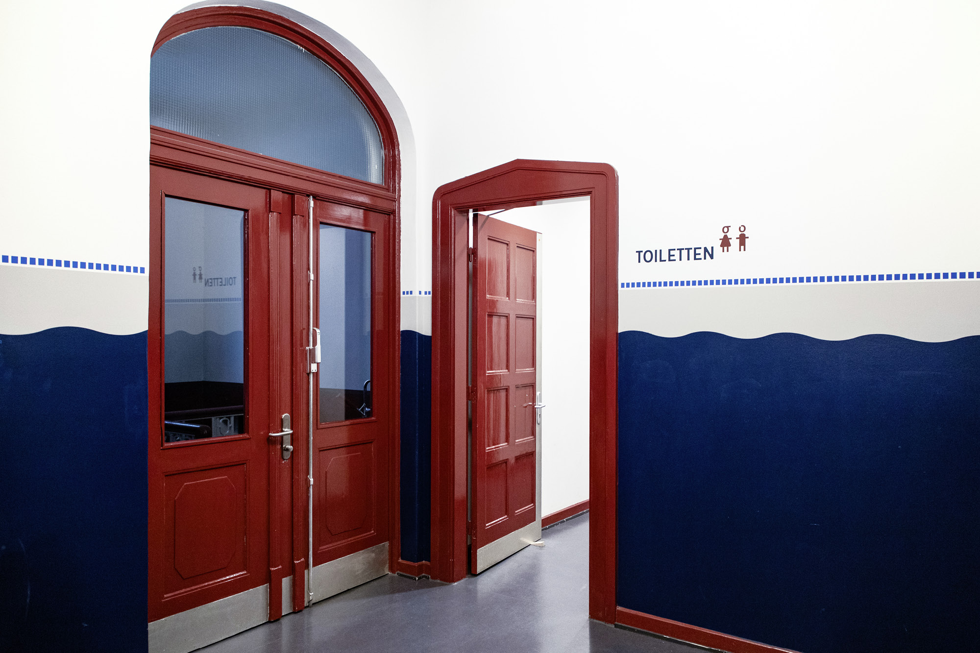 Lettrage d’identification toilettes