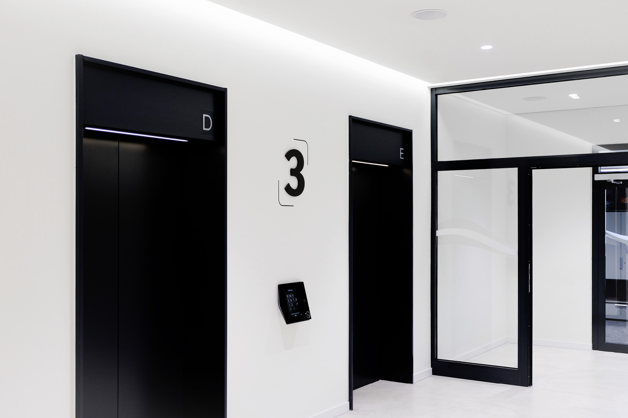 Level identification sign